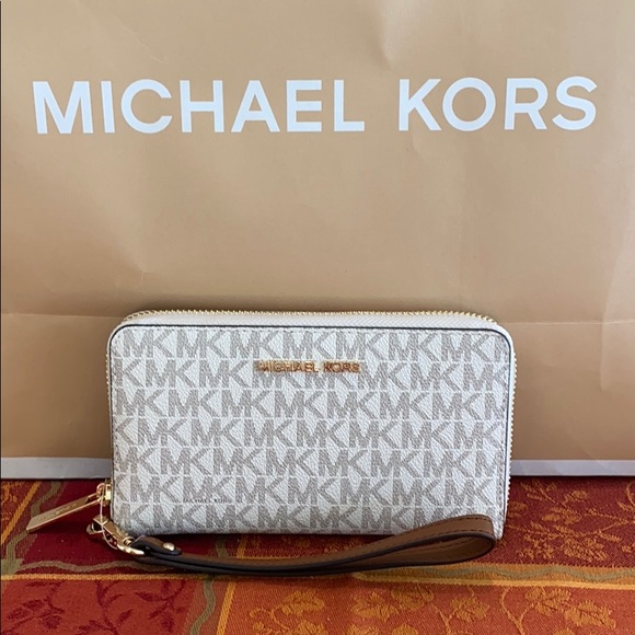 MICHAEL Michael Kors Handbags - Michael Kors JetSet Travel Flat LG MF Phone Case